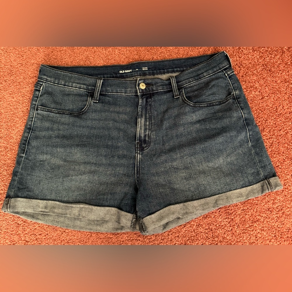 Old navy high rise stretchy WOW shorts size 14